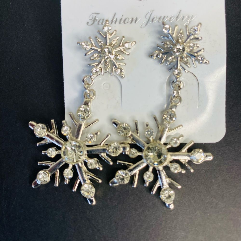 Crystal and Silver Snowflake Drop Dangle Earrings - New NWT